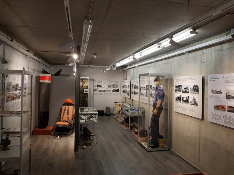 Ontdek de geschiedenis van vliegveld Valkenburg — museum-expo in Katwijk