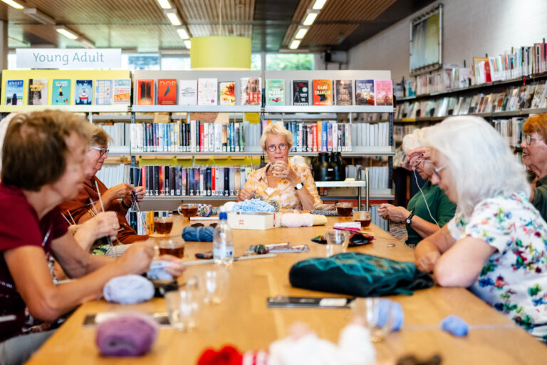 Wekelijkse breiclub in cultuurhuis Planck — Uitgaan in Katwijk